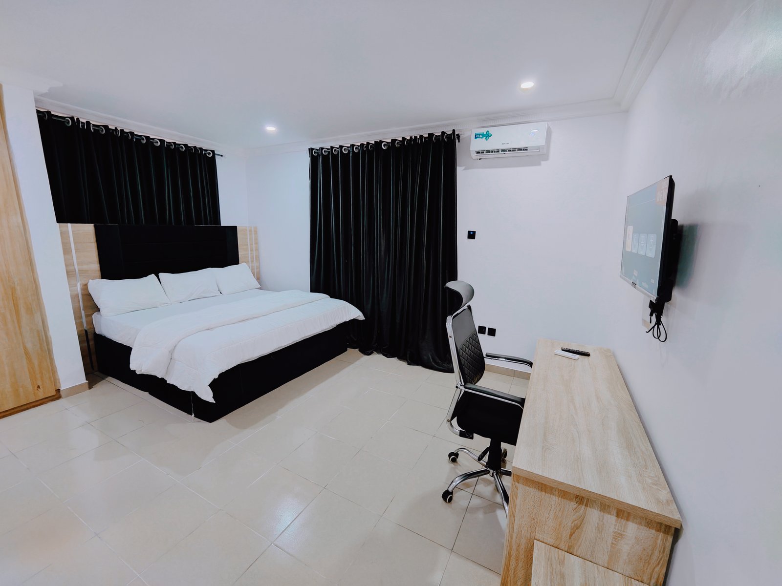The Continental Apartment, Lekki with 24hrs Electricity, Wifi & Secured Environment